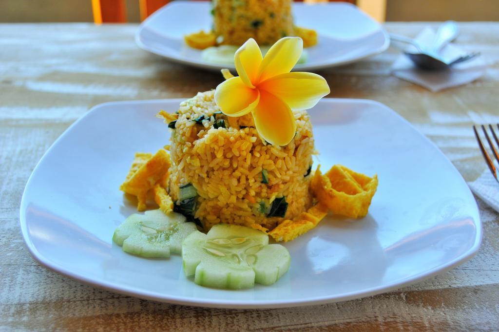 Deva Devi Beach Inn Luxury Batununggul Exterior photo