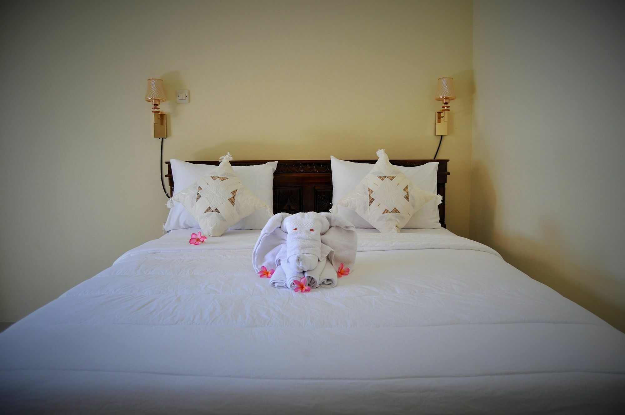 Deva Devi Beach Inn Luxury Batununggul Exterior photo