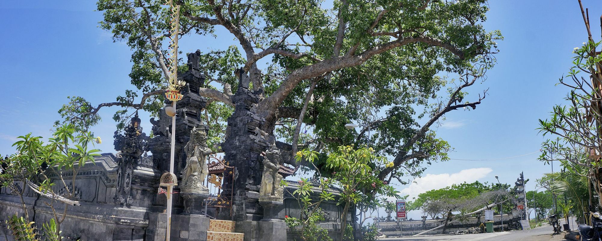 Deva Devi Beach Inn Luxury Batununggul Exterior photo